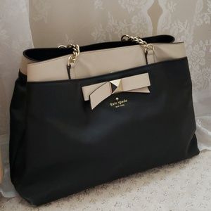 Kate Spade
Hancock Park Maryanne
leather tote bag